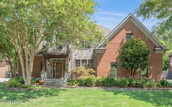 1730 Duncan Woods LN, Knoxville, TN 37919