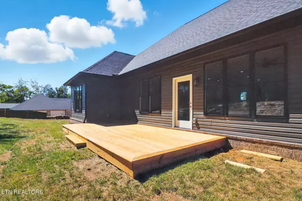 Loudon, TN 37774,121 Inagehi WAY