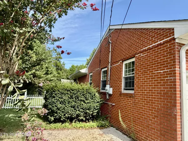 Maryville, TN 37803,1719 Scenic DR