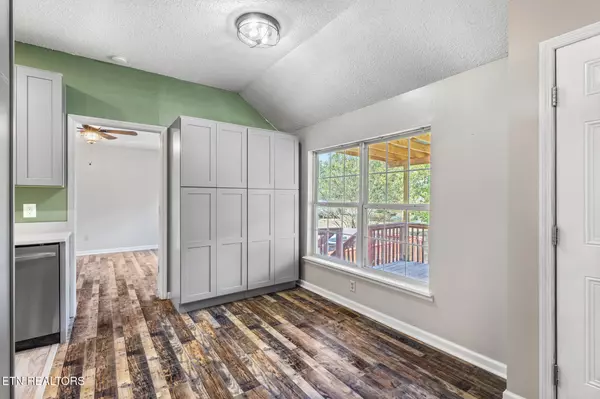 Athens, TN 37303,107 County Road 7001