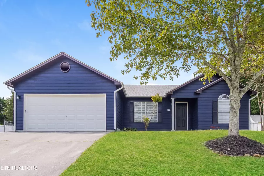 8424 Gardenside LN, Powell, TN 37849