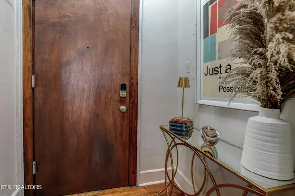 Knoxville, TN 37917,201 5Th Ave #11