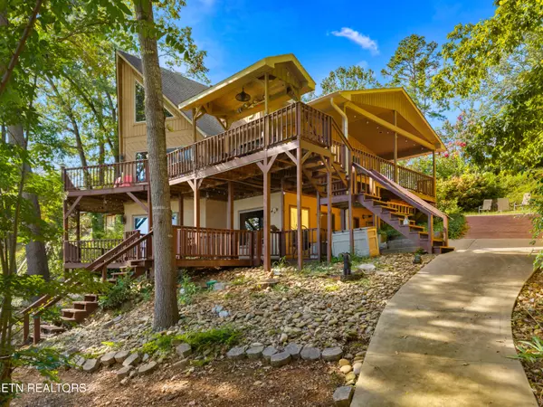 Dandridge, TN 37725,833 Plainview Drive