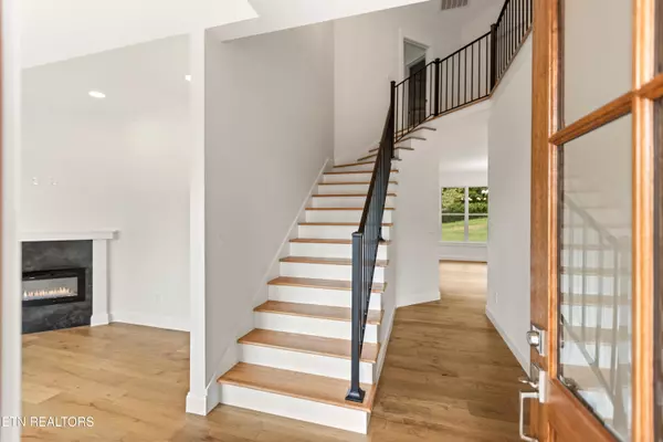 Lenoir City, TN 37772,1864 Old Hickory LN