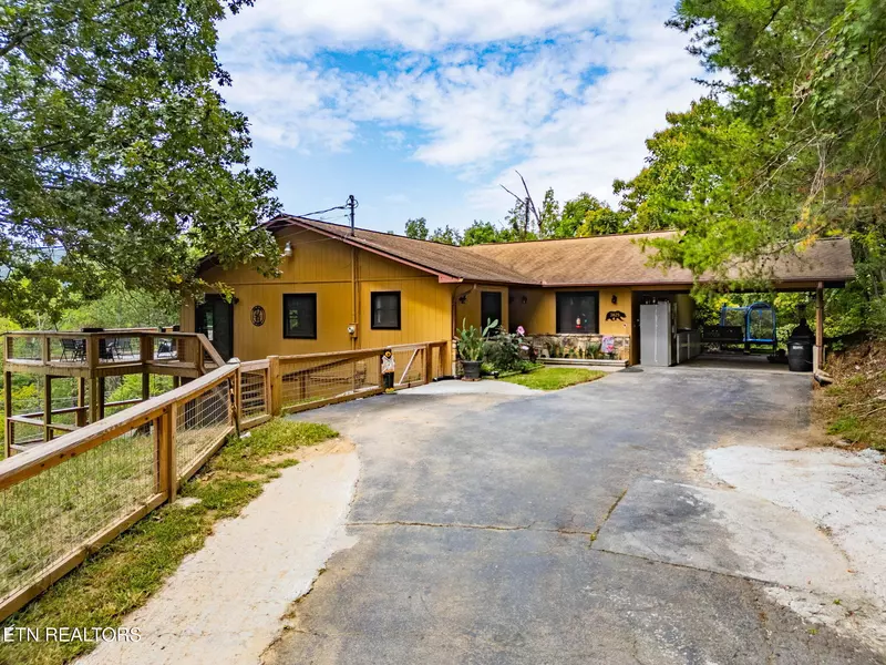 3825 Dollys Dr DR, Sevierville, TN 37876