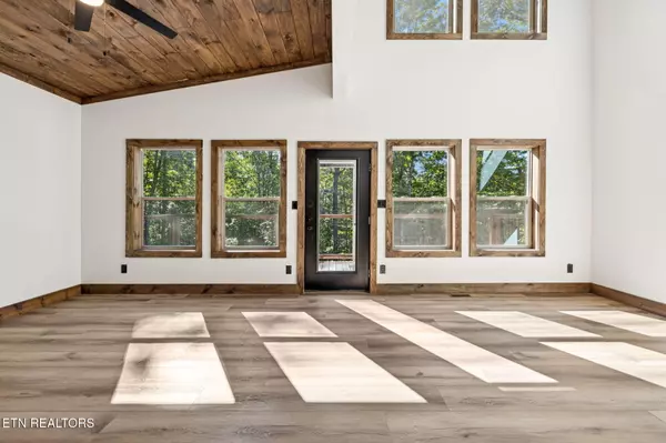 Lafollette, TN 37766,689,717 Country Oaks LN