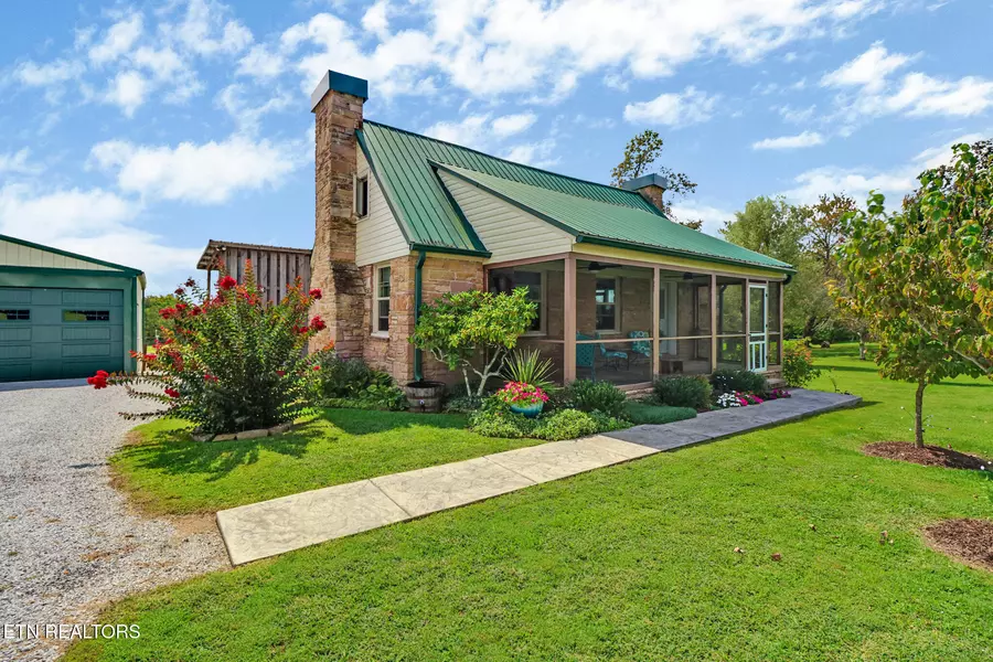 910 Highland LN, Crossville, TN 38555