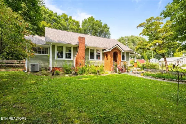 Knoxville, TN 37918,703 Midlake DR
