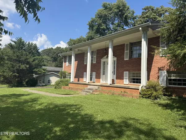 Knoxville, TN 37923,600 Meadecrest DR