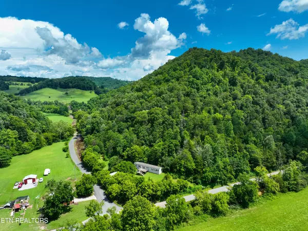 118 Providence Rd, Thorn Hill, TN 37881