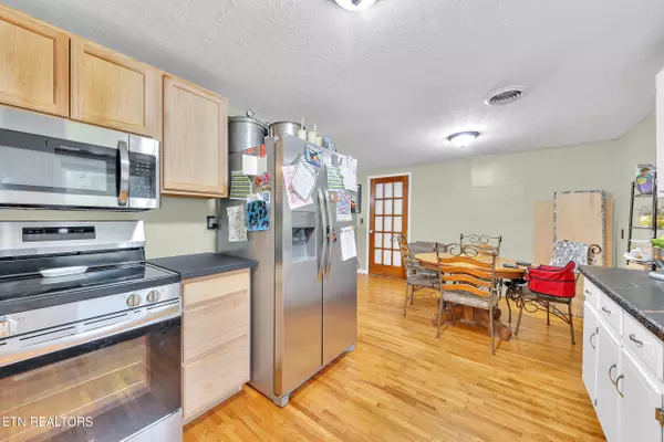 Washburn, TN 37888,450 Clinch View LN