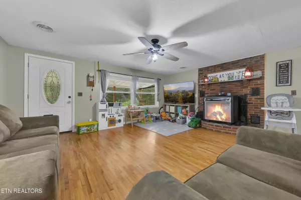 Washburn, TN 37888,450 Clinch View LN