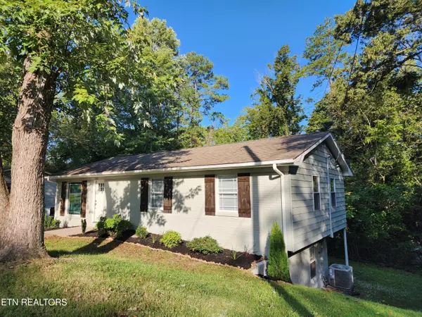 1305 Topside View DR, Maryville, TN 37803