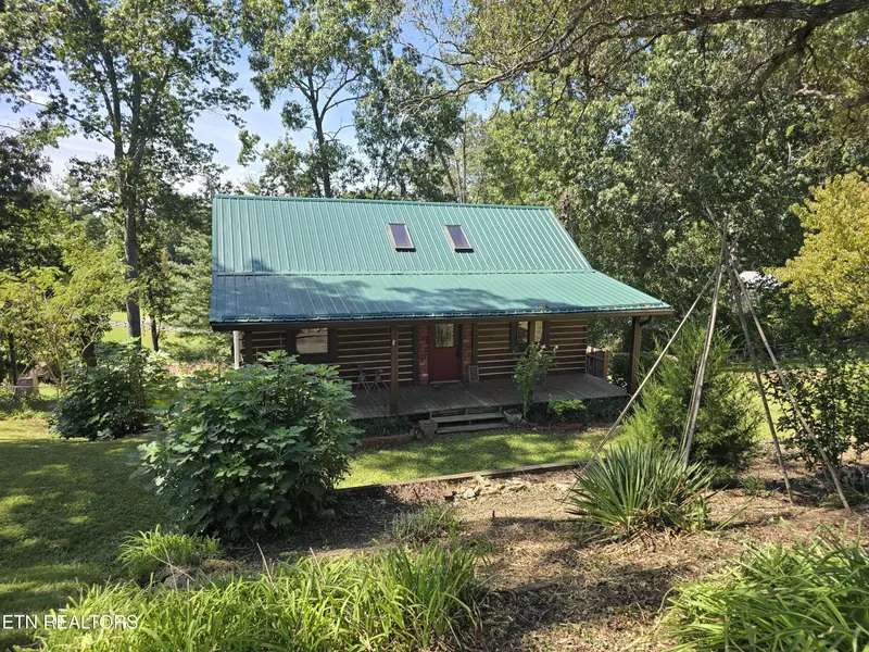 135 Osborne LN, Harrogate, TN 37752