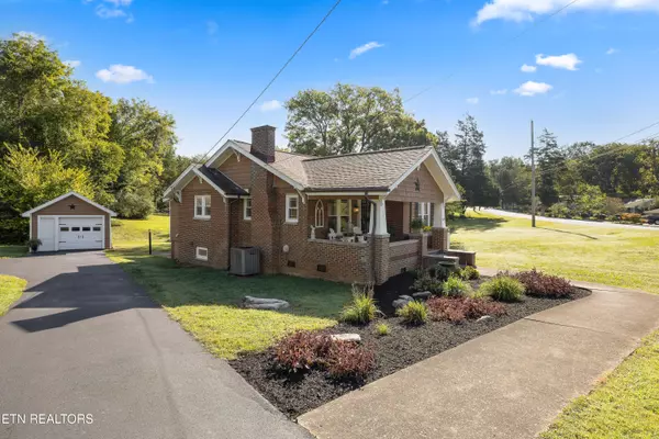 Clinton, TN 37716,904 Eagle Bend Rd