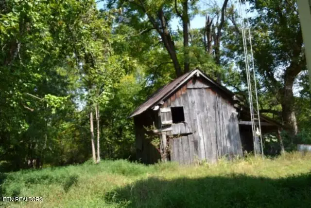 1046 Livingston Hwy, Burkesville, KY 42717