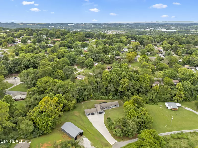 1823 Westside Park DR, Maryville, TN 37801