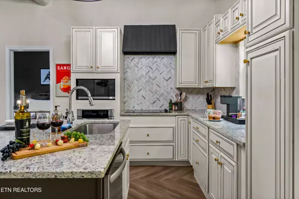 Sevierville, TN 37876,2019 Spotted Fawn WAY