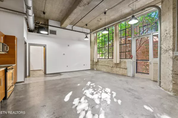 Knoxville, TN 37902,103 State St