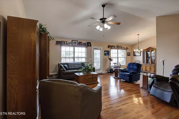 Maryville, TN 37804,720 Kiefer LN