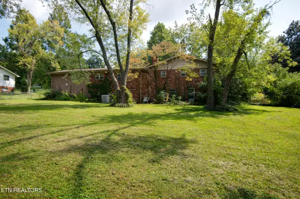 Knoxville, TN 37923,8705 Kingsridge DR