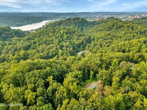 2305 Tomasse DR, Knoxville, TN 37920