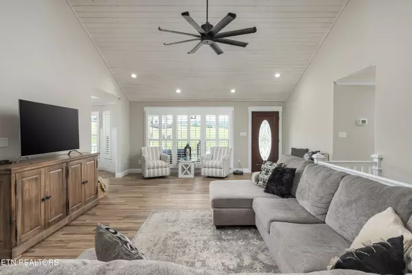 Charleston, TN 37310,305 River Point CIR