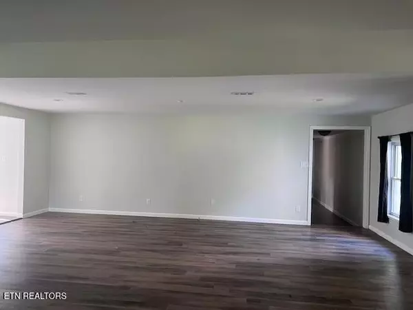 Mascot, TN 37806,8917 Three Points Rd