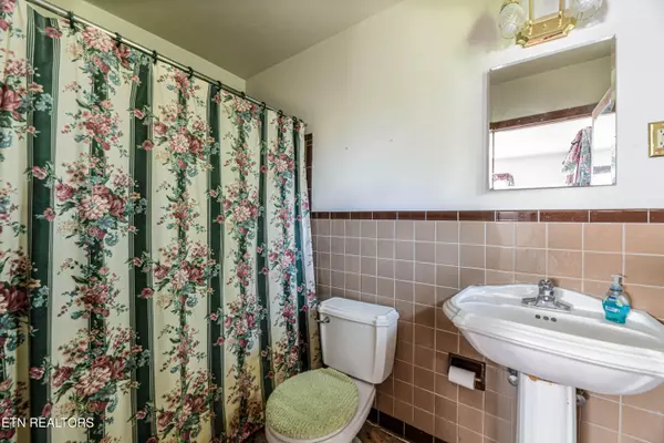 Knoxville, TN 37909,816 Whitehall Rd