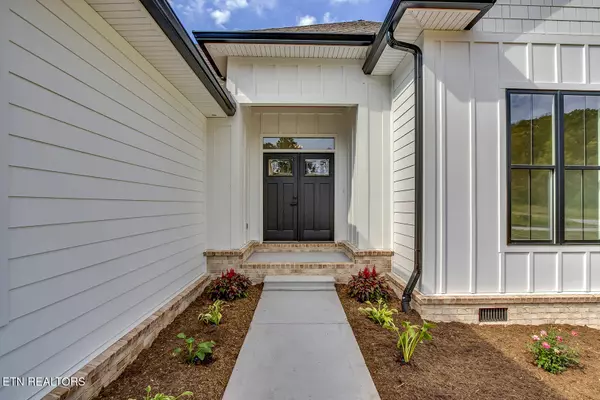 Loudon, TN 37774,717 Twin Lakes DR