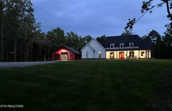 255 Crest View DR, Sunbright, TN 37872