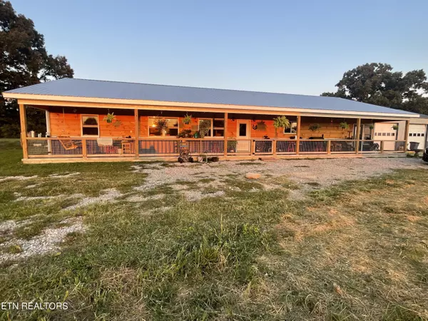 144 Standing Rock Rd, Deer Lodge, TN 37726