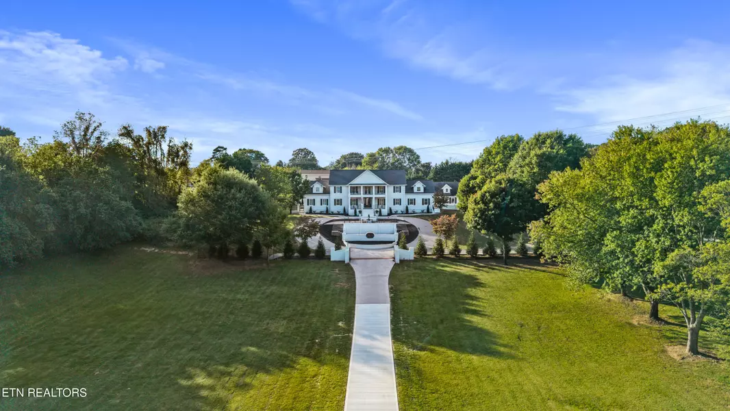 8421 Pedigo Rd, Powell, TN 37849