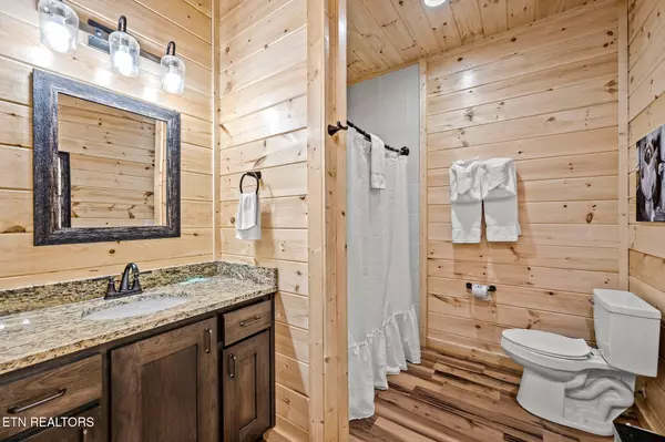 Sevierville, TN 37876,2184 Beach Front DR