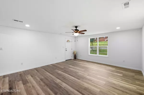 Clinton, TN 37716,477 Marlow CIR