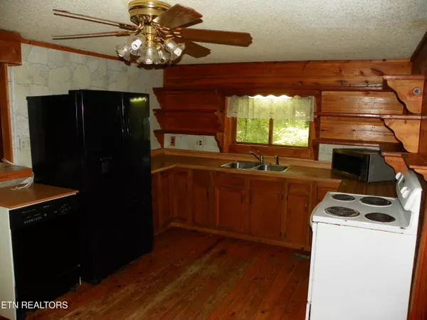 Crossville, TN 38571,1555 Brown Creek DR