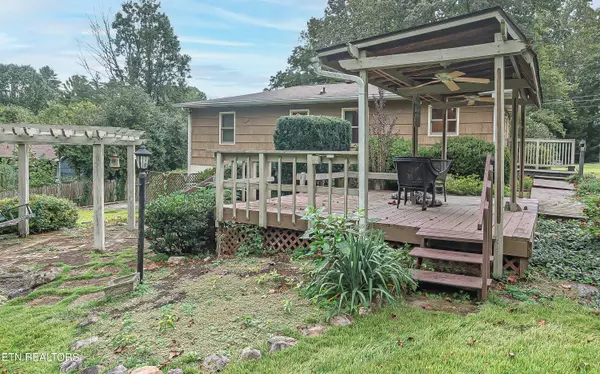 Knoxville, TN 37920,708 White Oak DR