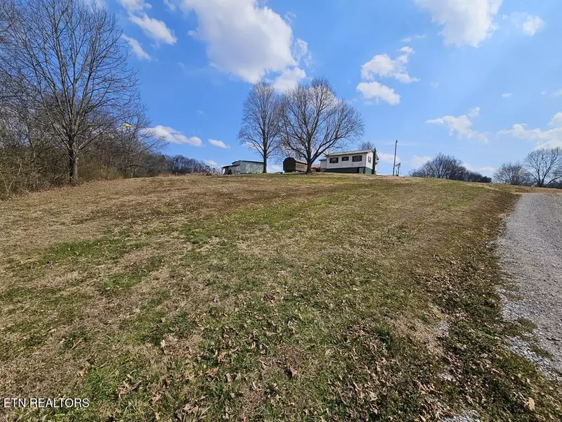 4020 Wade Rd, Loudon, TN 37774