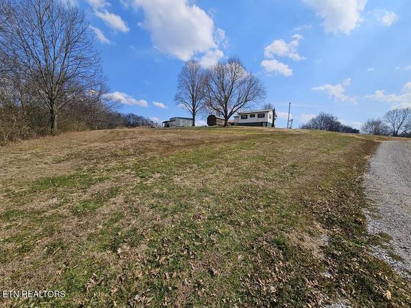 4020 Wade Rd, Loudon, TN 37774