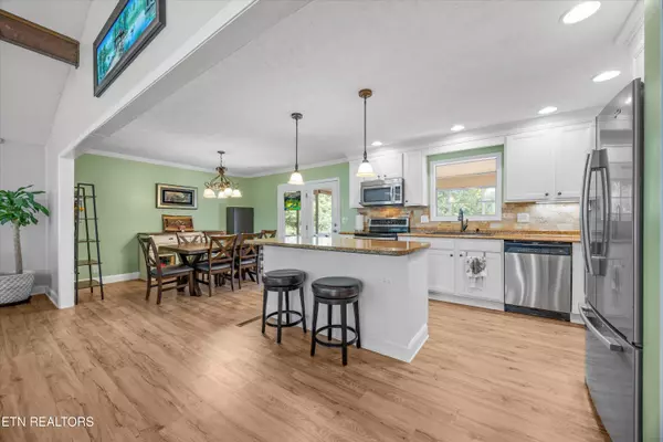 Knoxville, TN 37923,8928 Moneymaker DR