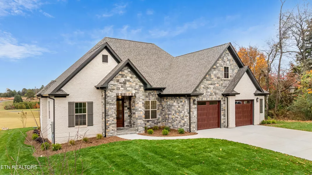 275 Osprey CIR, Vonore, TN 37885