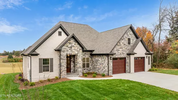 275 Osprey CIR, Vonore, TN 37885