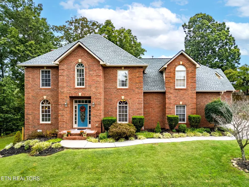 8330 Lake Village CIR, Knoxville, TN 37938