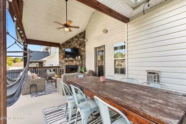 Knoxville, TN 37923,952 Festival LN
