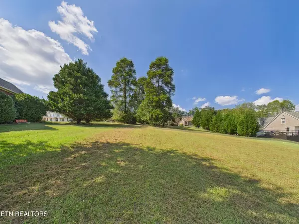 Lenoir City, TN 37772,275 Conkinnon DR