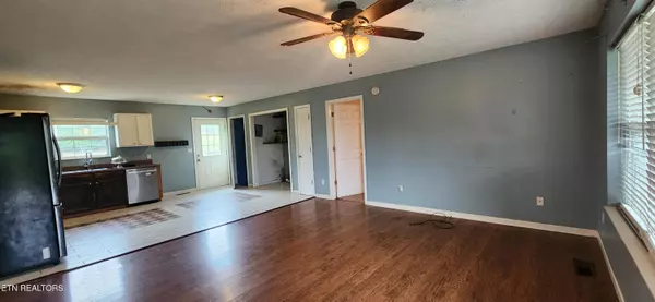 Kodak, TN 37764,720 Country LN