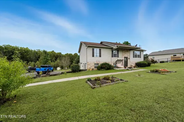 Strawberry Plains, TN 37871,705 Wanda Sue CT