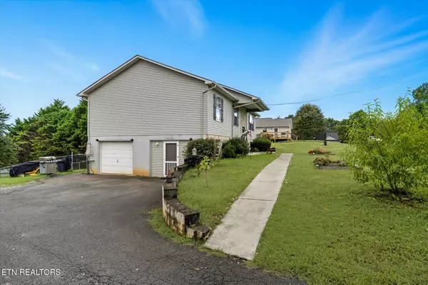 Strawberry Plains, TN 37871,705 Wanda Sue CT