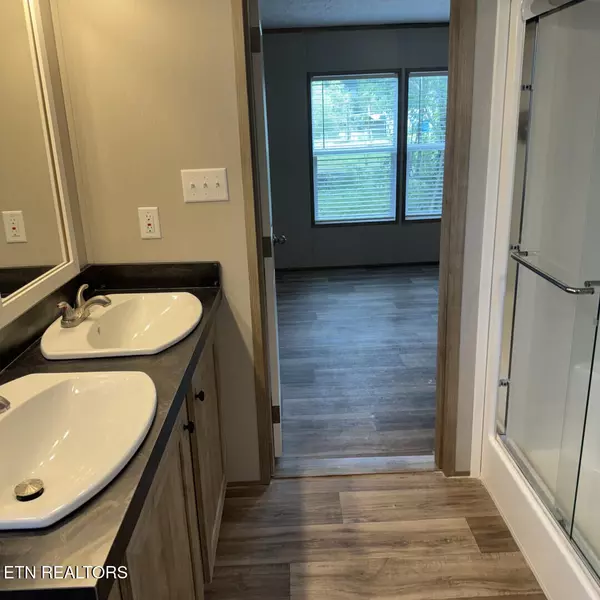 Lafollette, TN 37766,135 Gamble LN