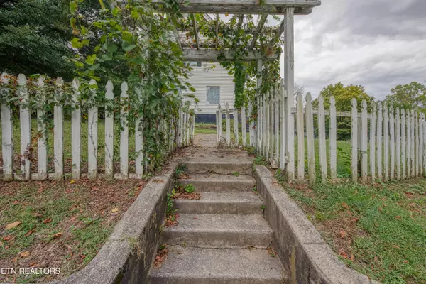 Lenoir City, TN 37771,409 2nd Ave